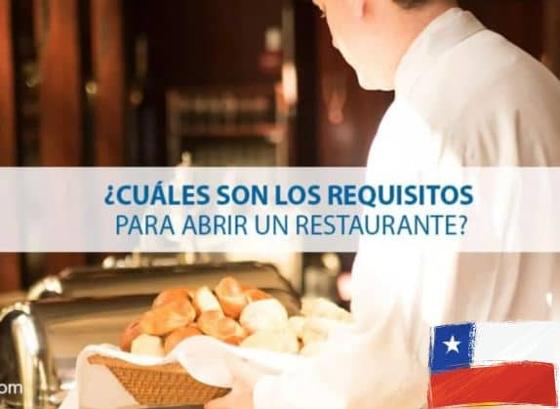 Rótulo «¿Cuáles son los requisitos para abrir un restaurante?» sobre la fotografía de un camarero con una cesta de pan, junto a la bandera de Chile.