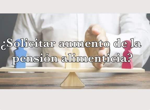 Cartel con la pregunta «¿Solicitar aumento de la pensión alimenticia?» sobre la fotografía de un mazo de juez.